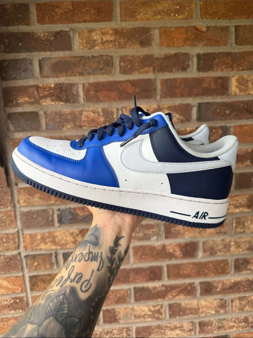 Nike White / Royal Blue / Navy Low-Top Sneakers